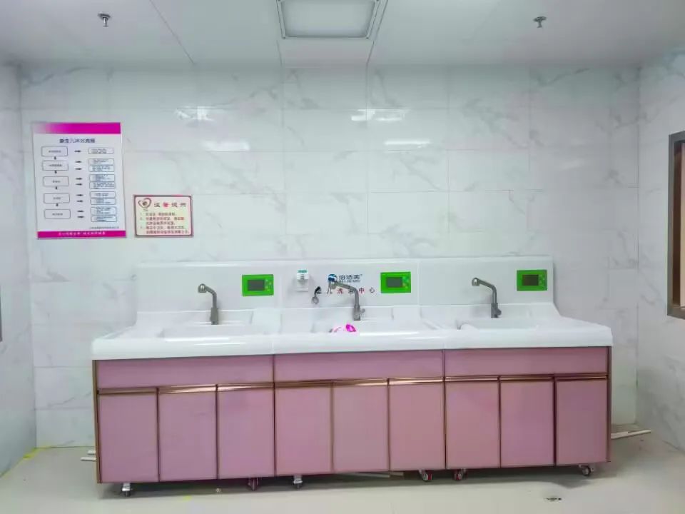 齐河县人民医院婴儿洗浴工作站安装与调试完成