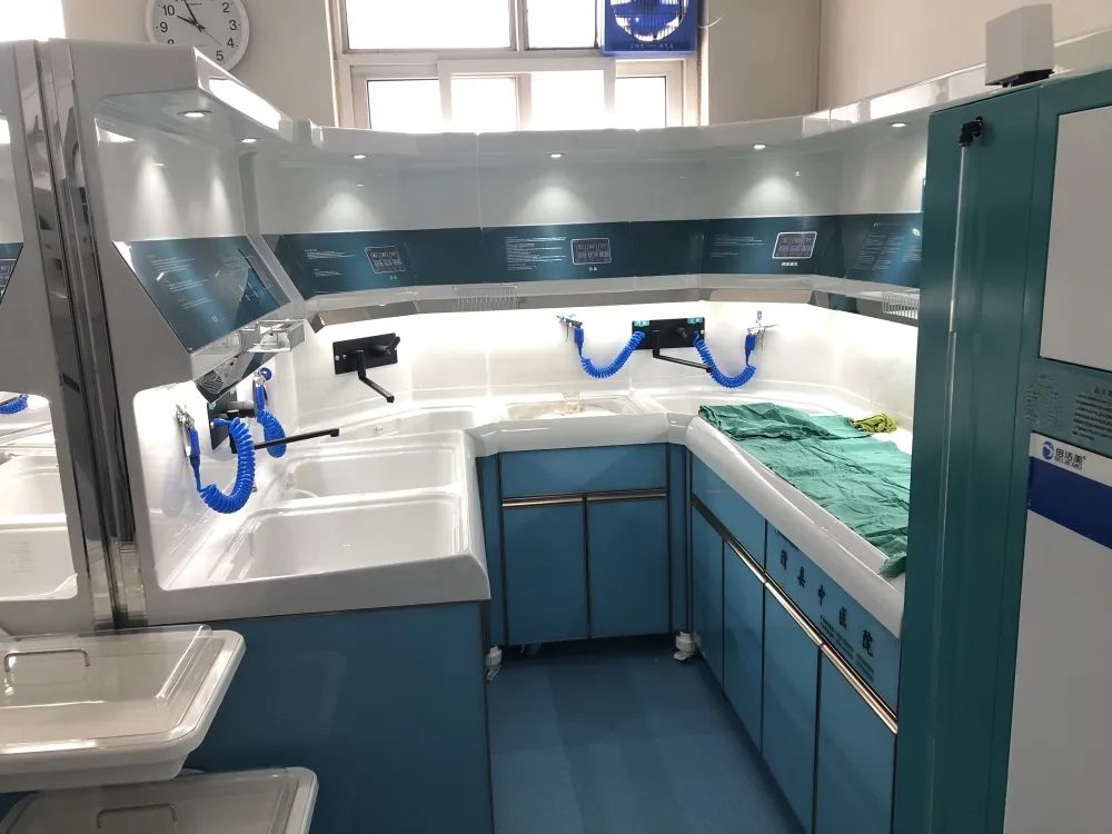 河南省滑县中医院内镜清洗工作站、纯水机、储镜柜安装调试完成